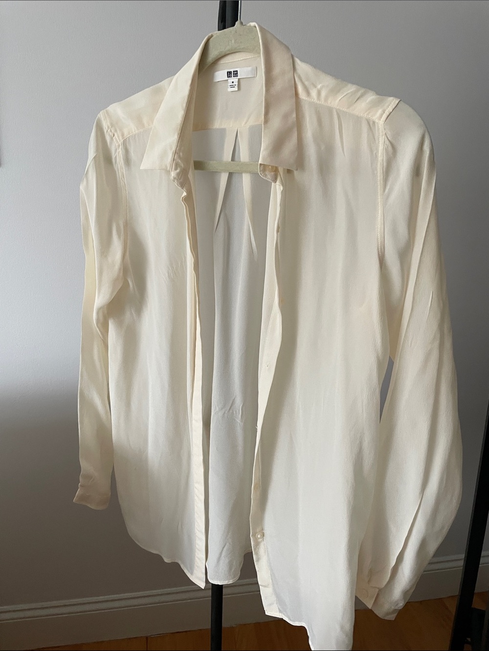 UNIQLO Cream Lightweight silk Women’s Dress Shirt